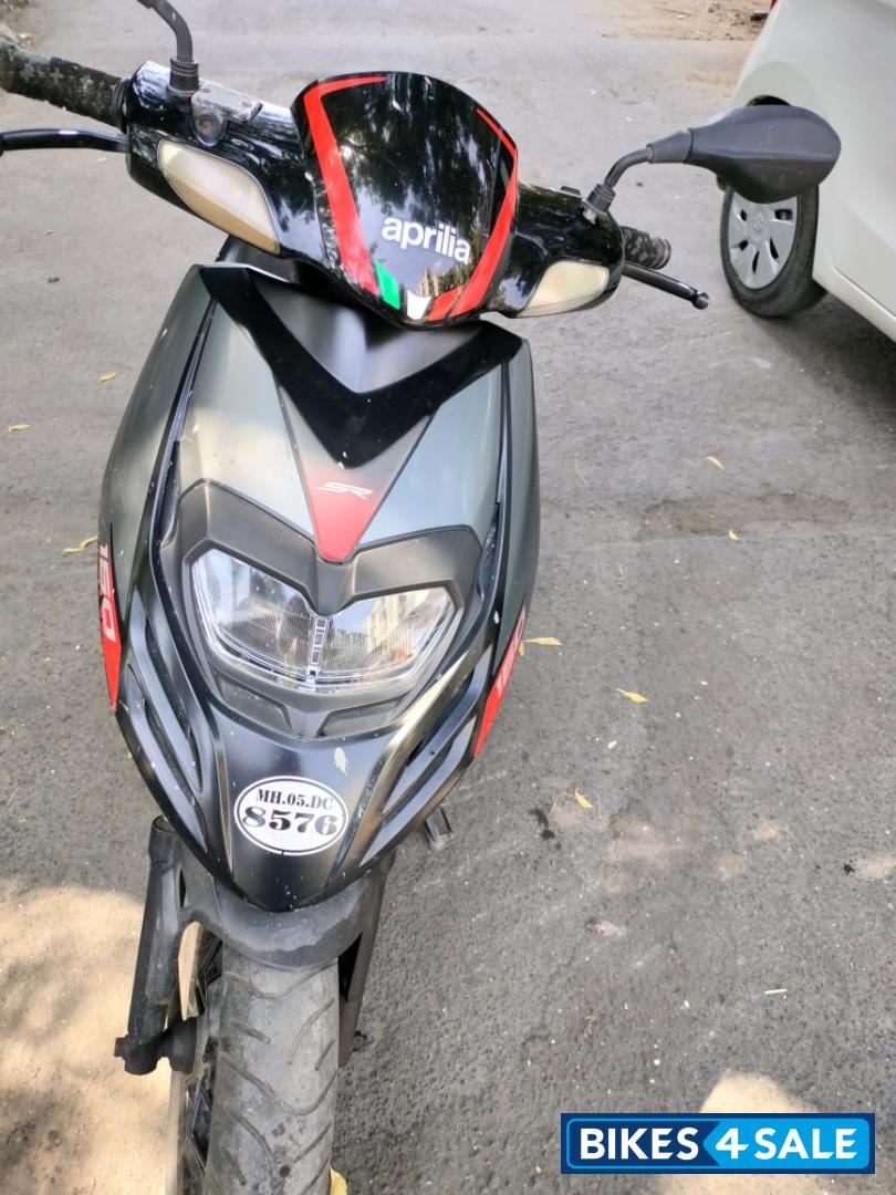 Black Aprilia SR 150