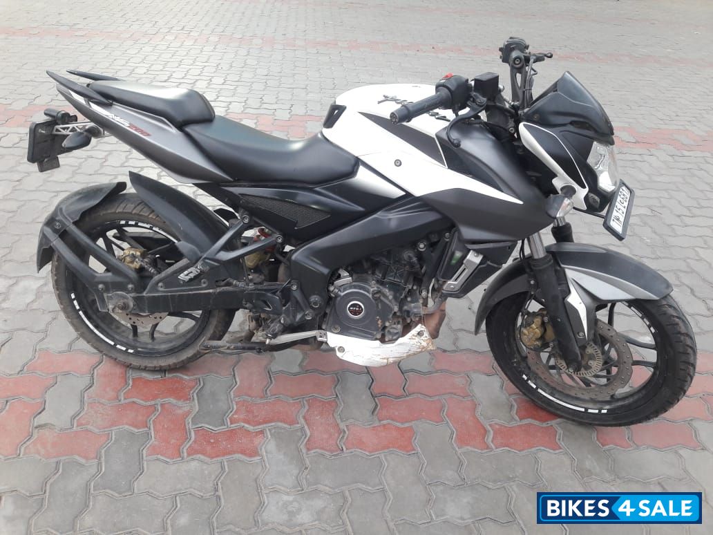 White Color Bajaj Pulsar NS200