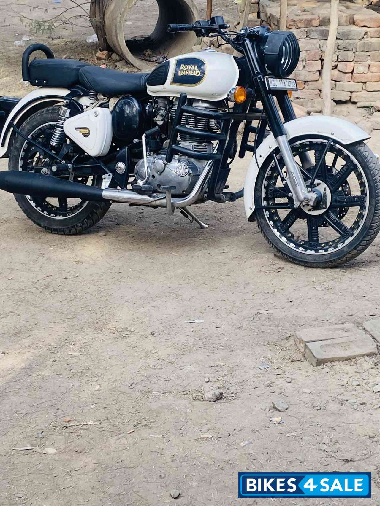 Ash White Royal Enfield Classic 350 Ash White Royal Enfield Classic 350