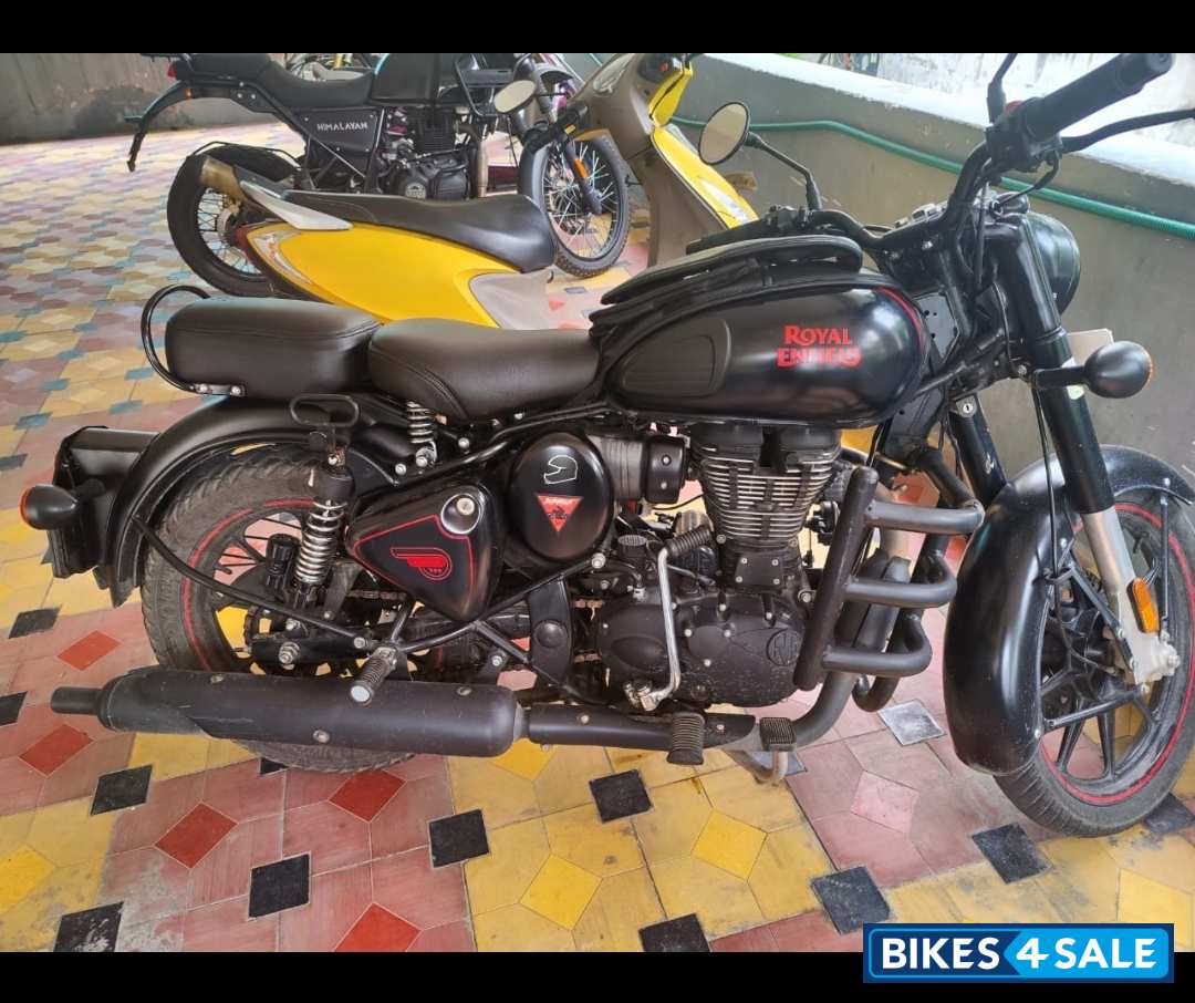 Royal Enfield Classic Stealth Black