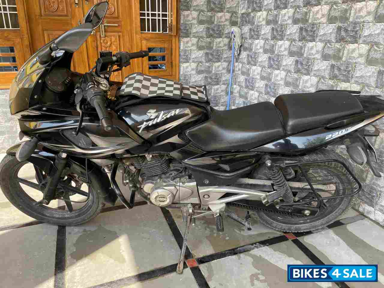 Bajaj Pulsar 220F