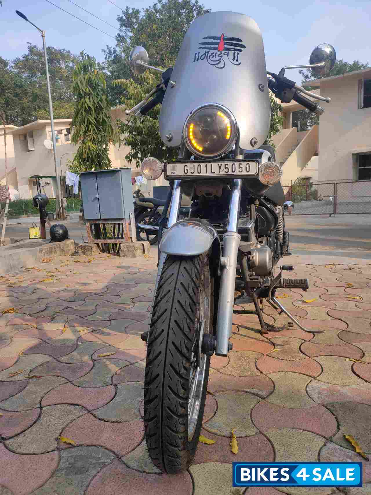 Black Abony Bajaj Avenger Cruise 220