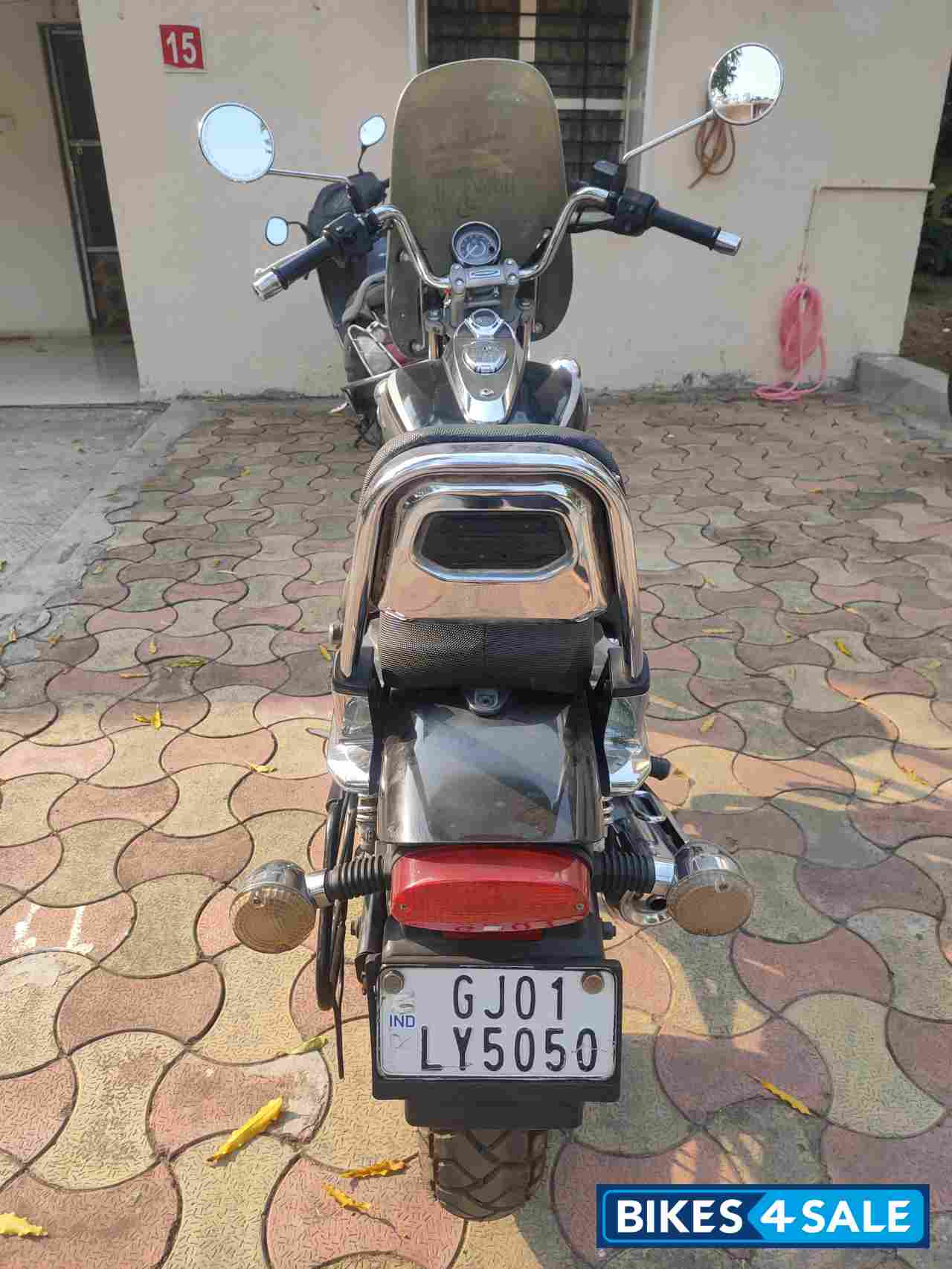Black Abony Bajaj Avenger Cruise 220