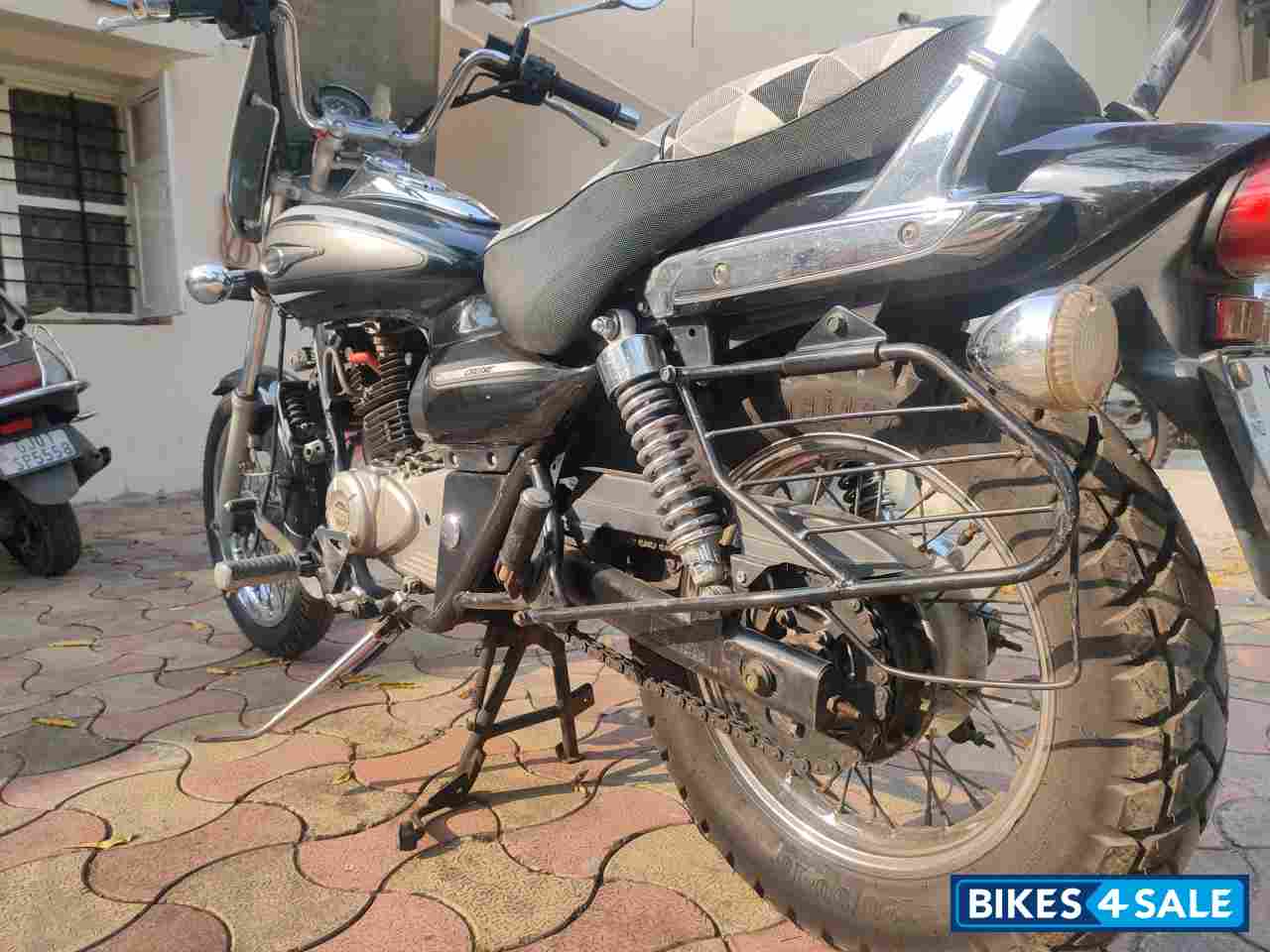 Black Abony Bajaj Avenger Cruise 220