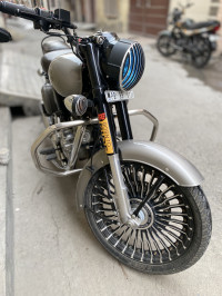 Gun Metal Grey Royal Enfield Classic Gunmetal Grey