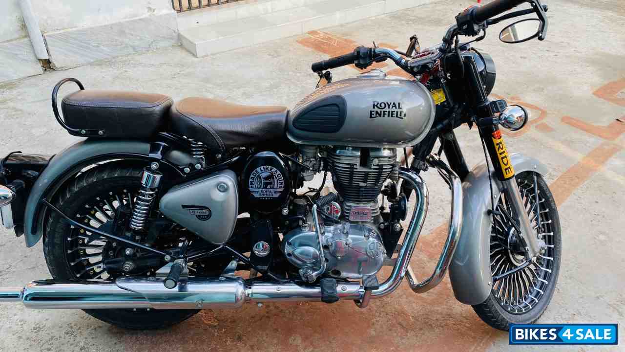Gun Metal Grey Royal Enfield Classic Gunmetal Grey