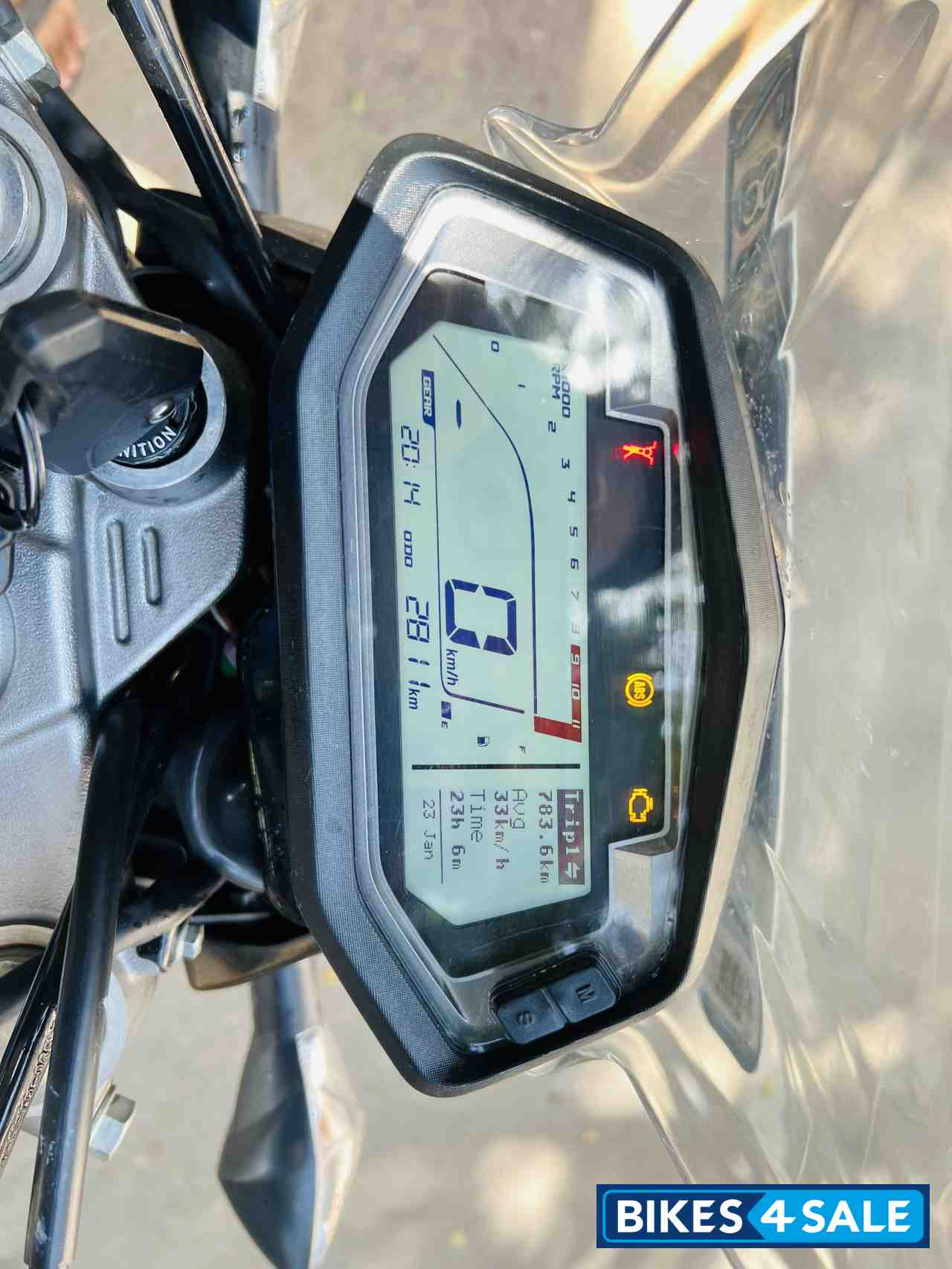 White Hero Xpulse 200 4V