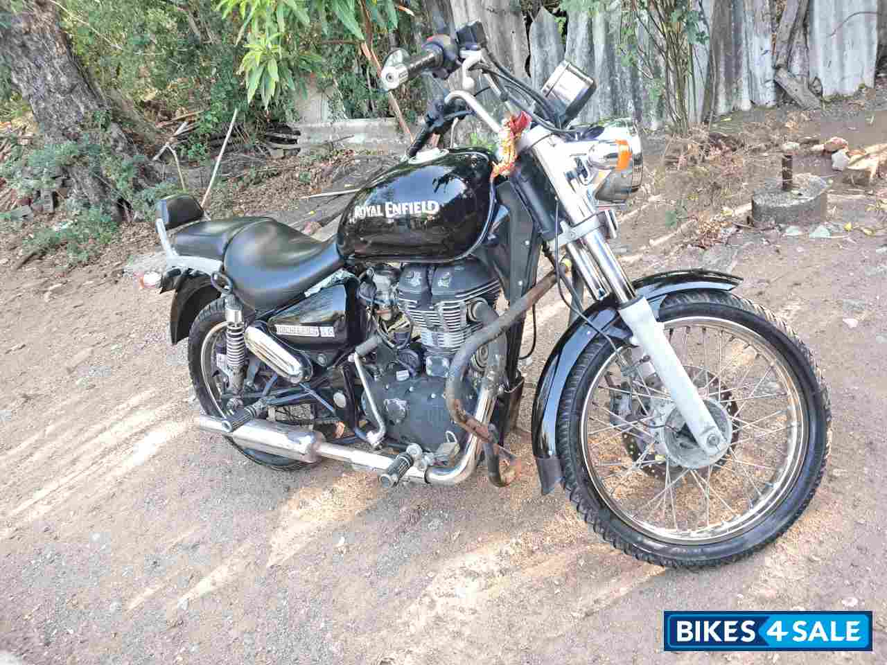 Black Royal Enfield Thunderbird 350