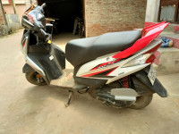 White Red Yamaha Ray Z