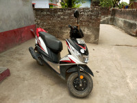 White Red Yamaha Ray Z