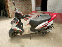 White Red Yamaha Ray Z