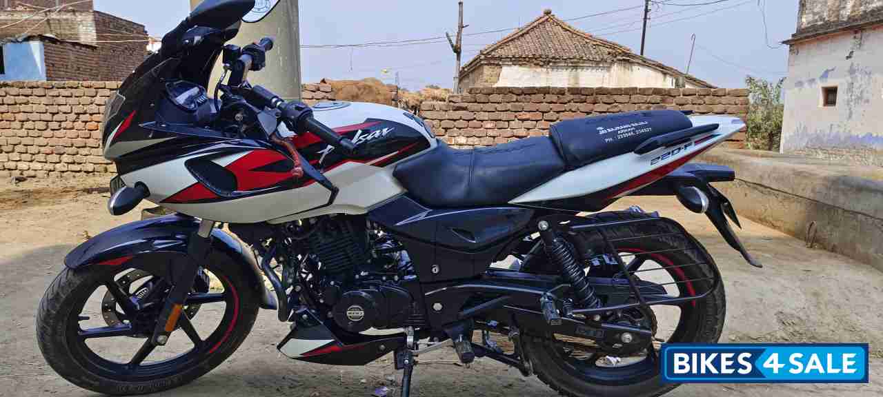 Bajaj Pulsar 220 DTSFi