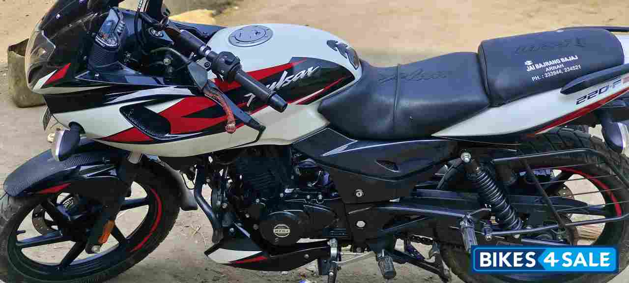 Bajaj Pulsar 220 DTSFi
