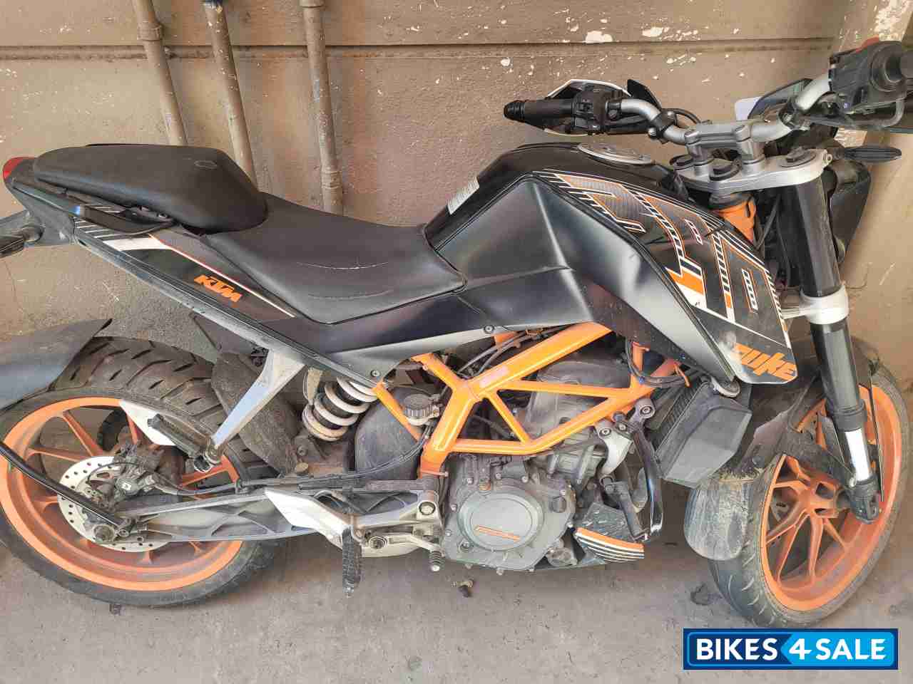 Black KTM Duke 390