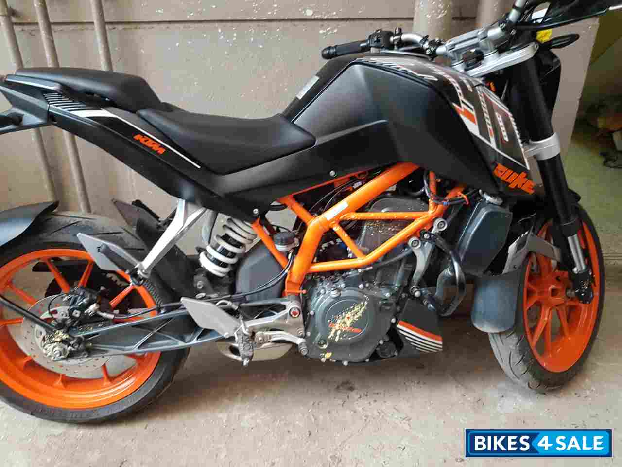 Black KTM Duke 390