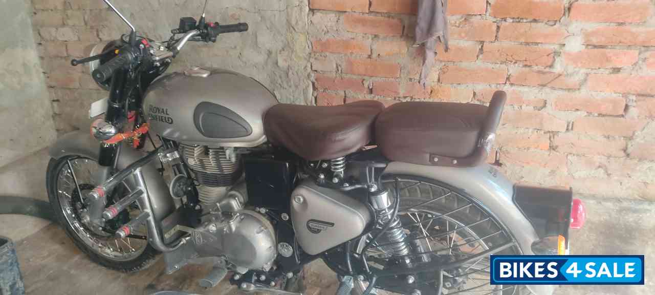 Gun Metal Gray Royal Enfield Classic 350 BS VI