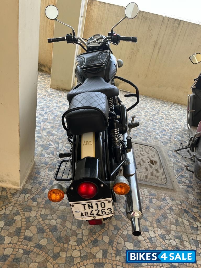 Black Royal Enfield Classic 500