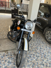 Black Royal Enfield Classic 500