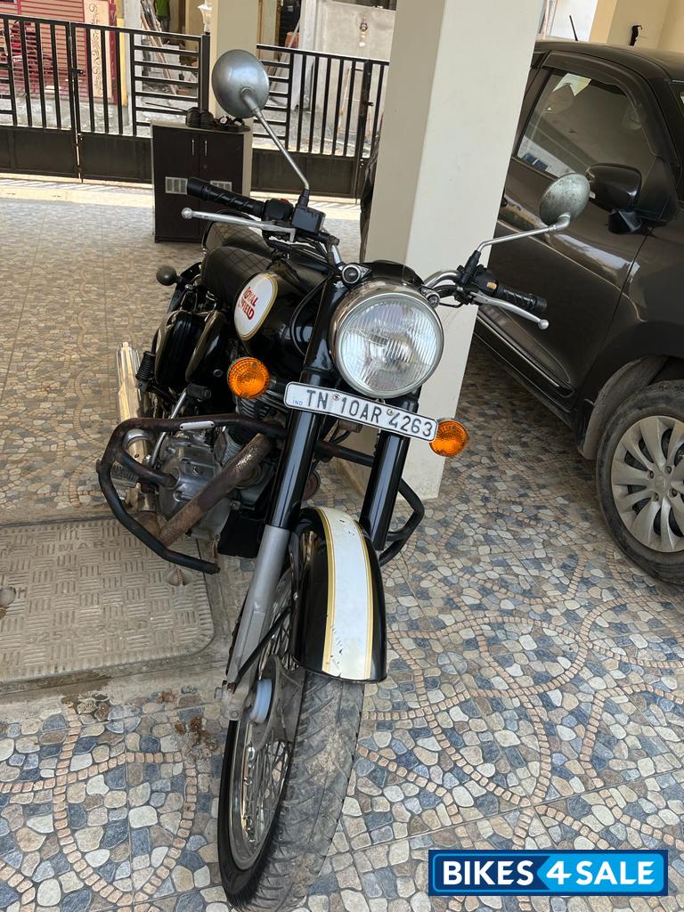 Black Royal Enfield Classic 500