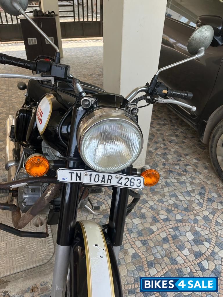 Black Royal Enfield Classic 500