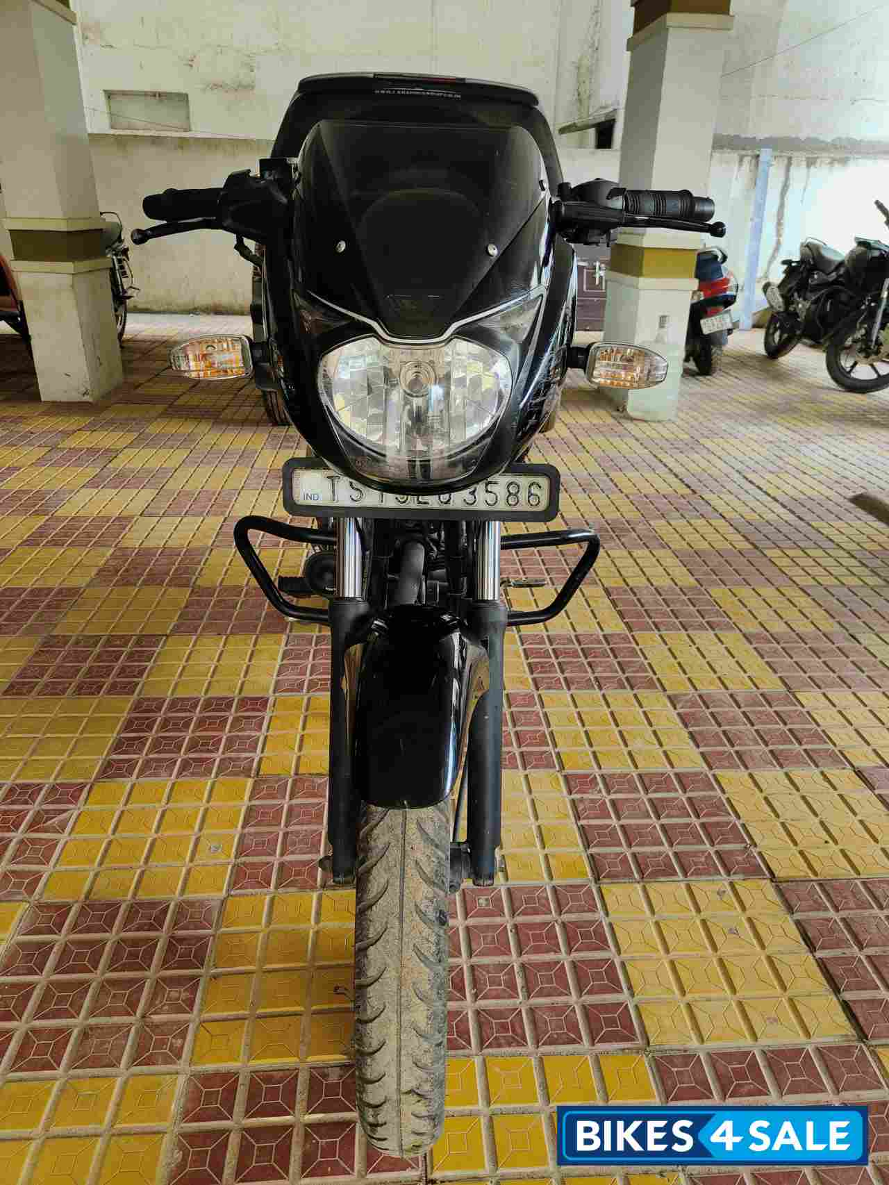Black Bajaj Pulsar 125