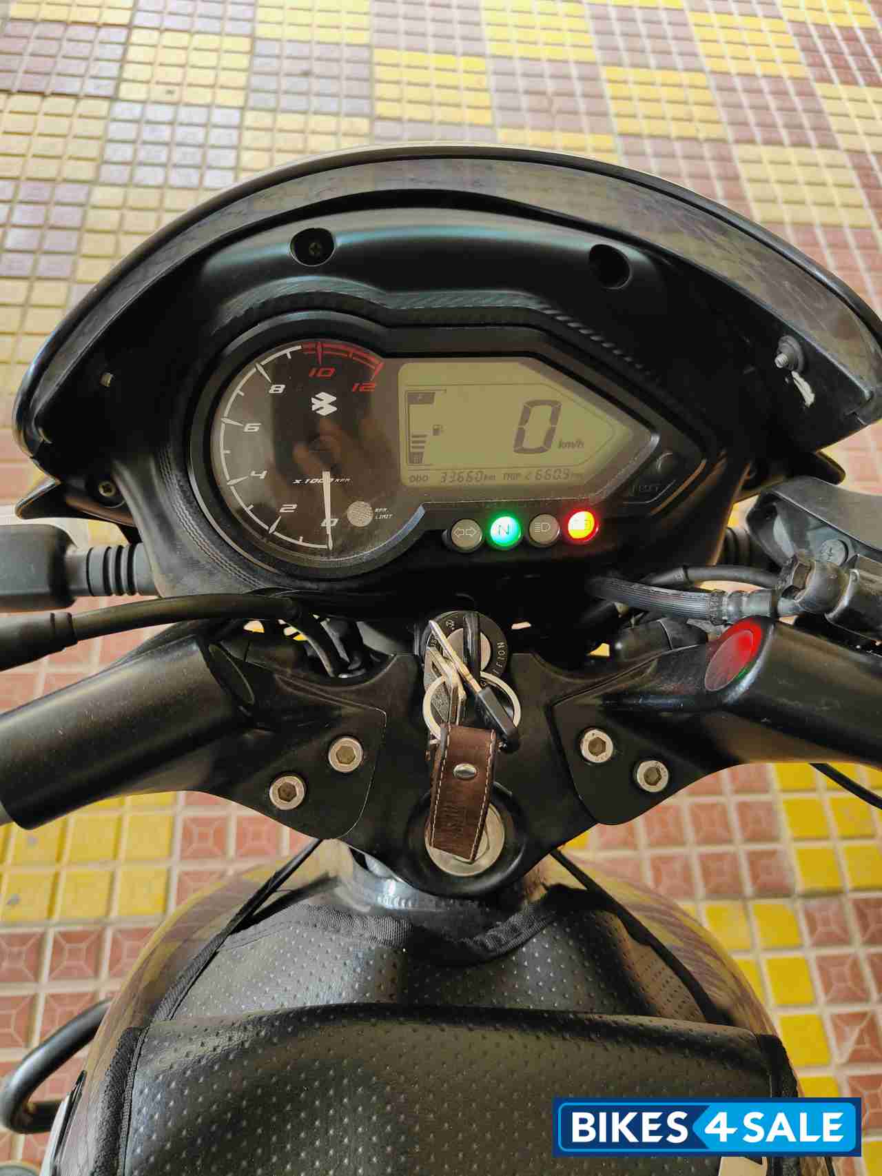 Black Bajaj Pulsar 125