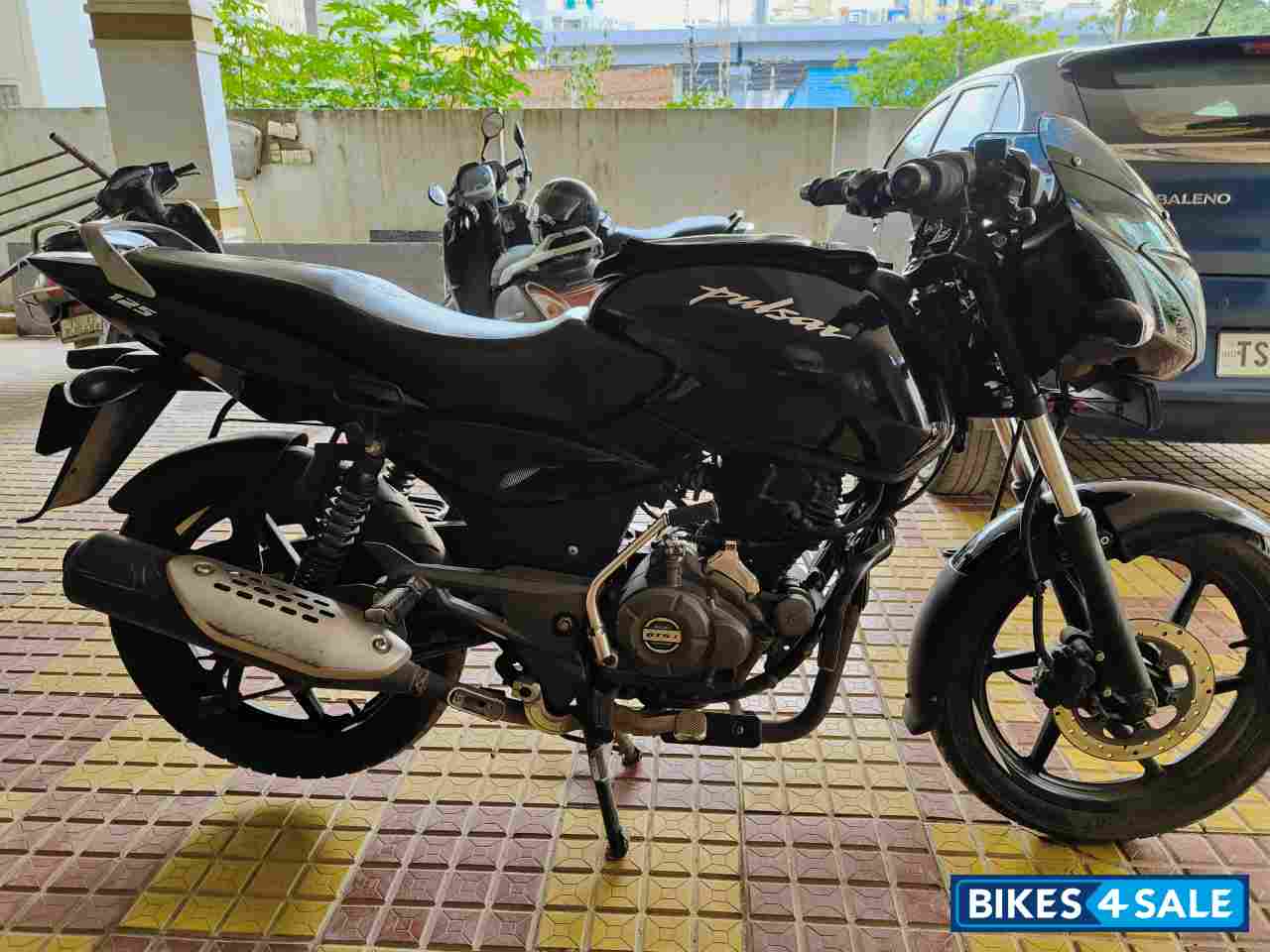 Black Bajaj Pulsar 125