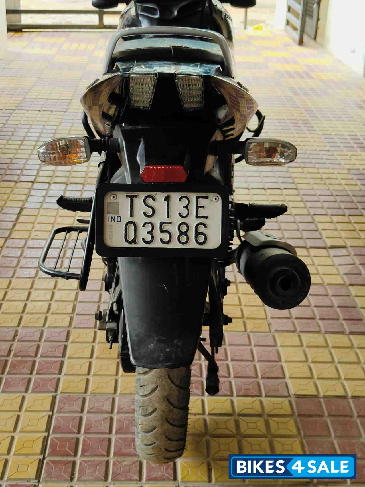 Black Bajaj Pulsar 125