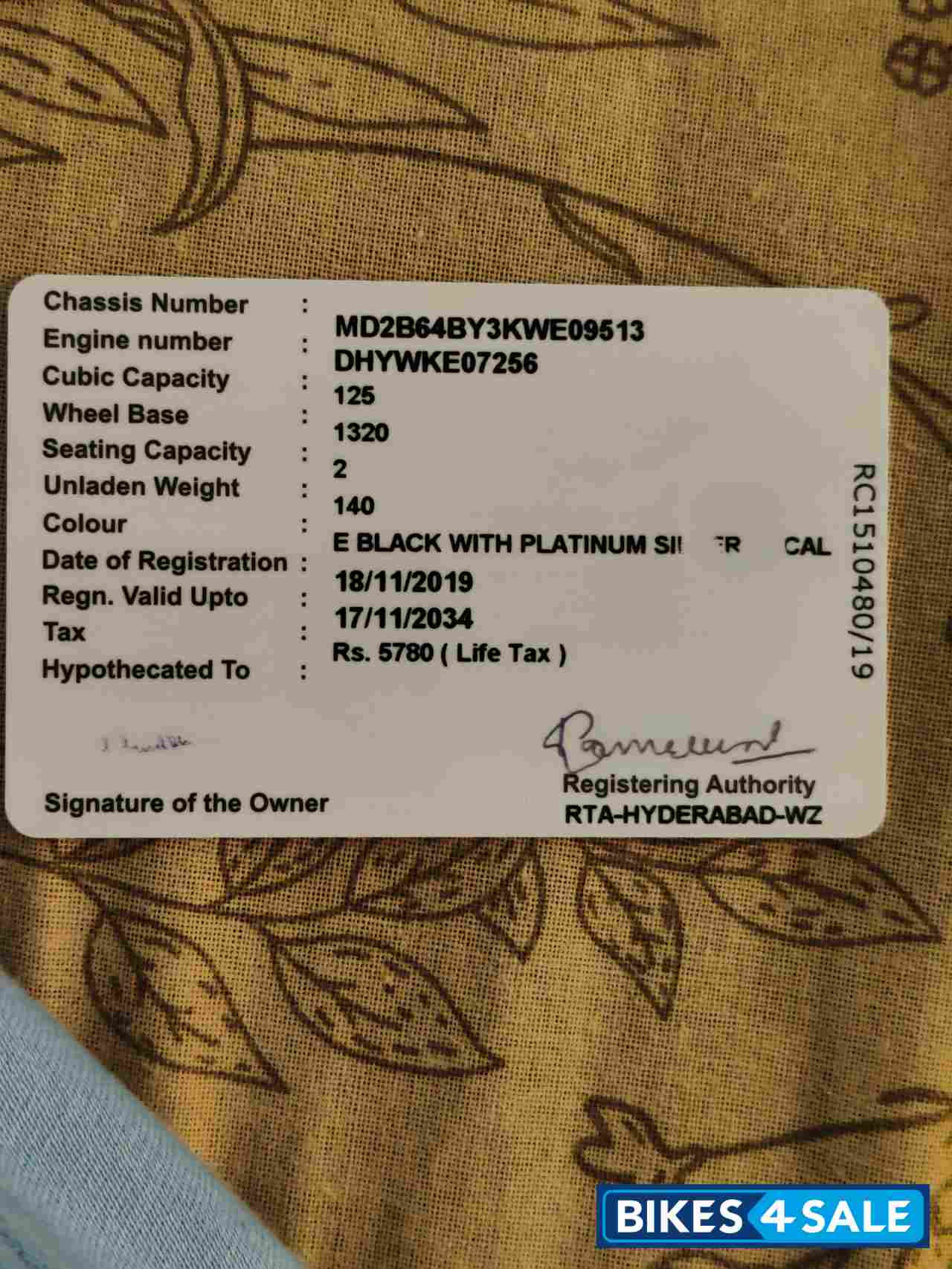 Black Bajaj Pulsar 125