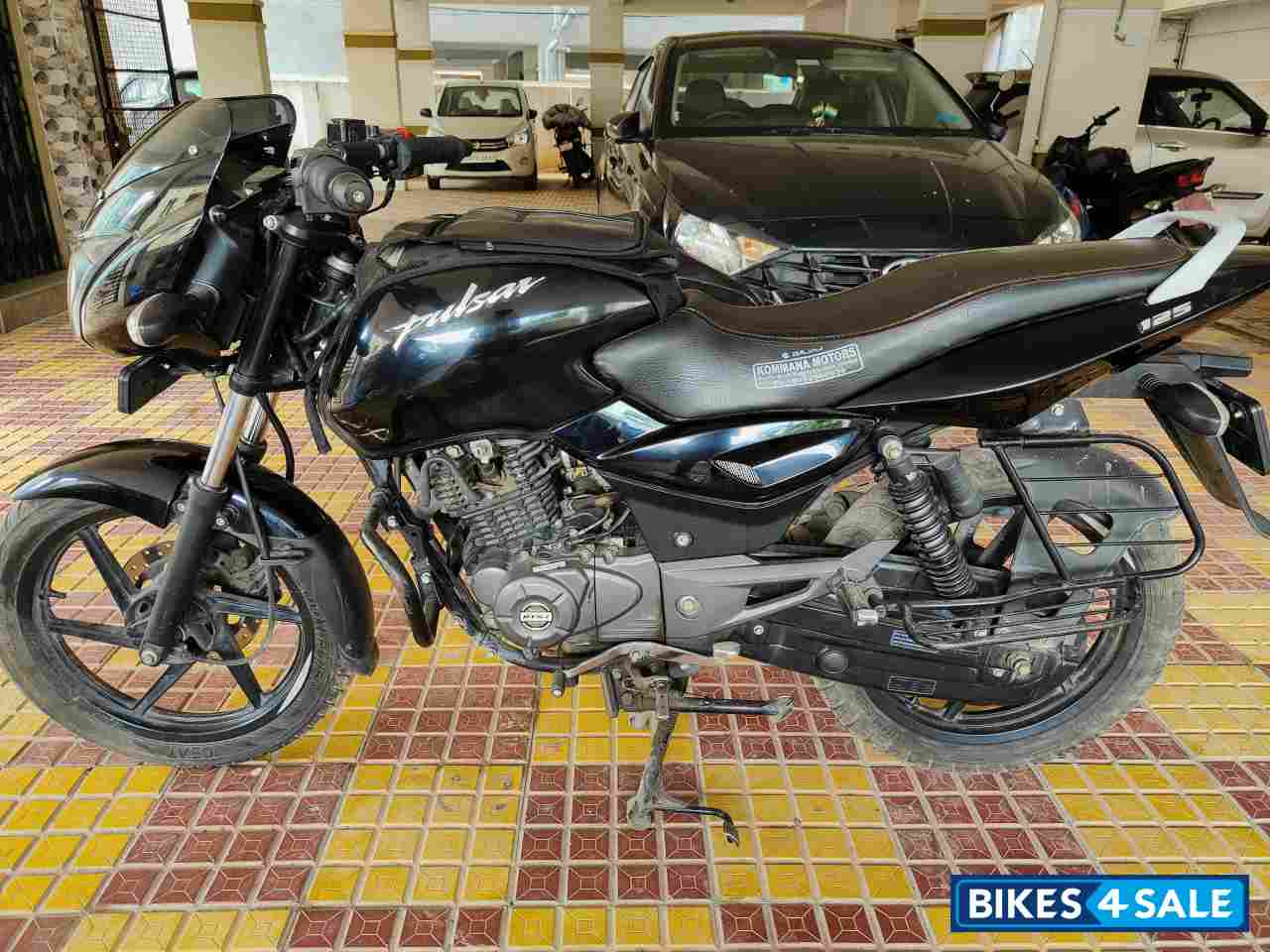 Black Bajaj Pulsar 125