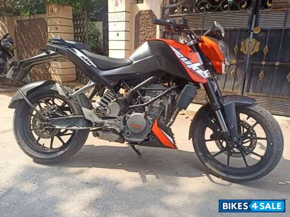 Black Orange KTM Duke 200