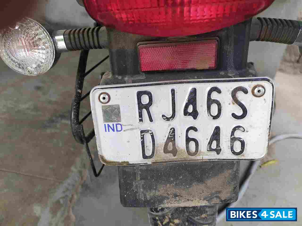 Black Bajaj Avenger Cruise 220