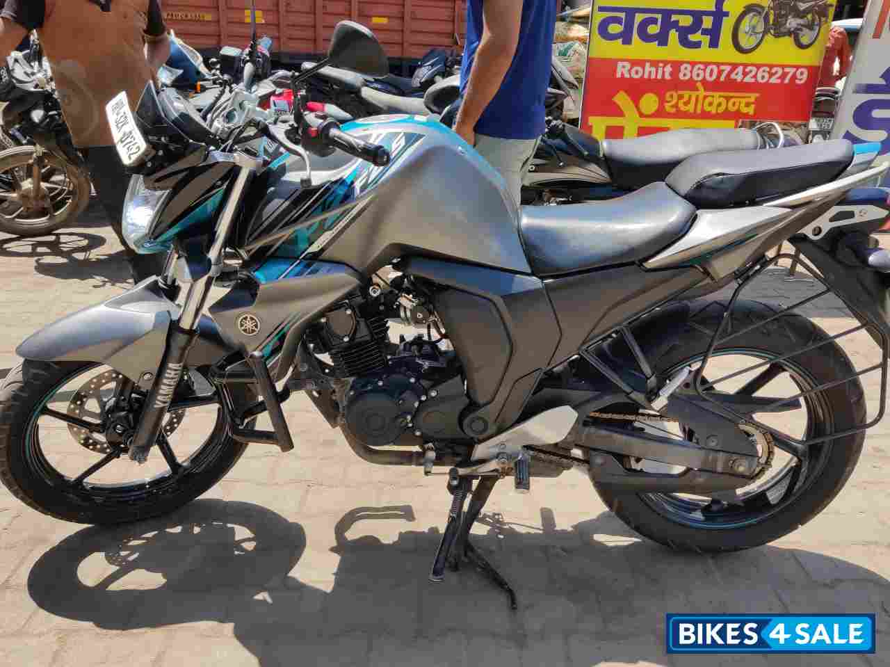 Hurricane Grey Yamaha FZ-S FI V2