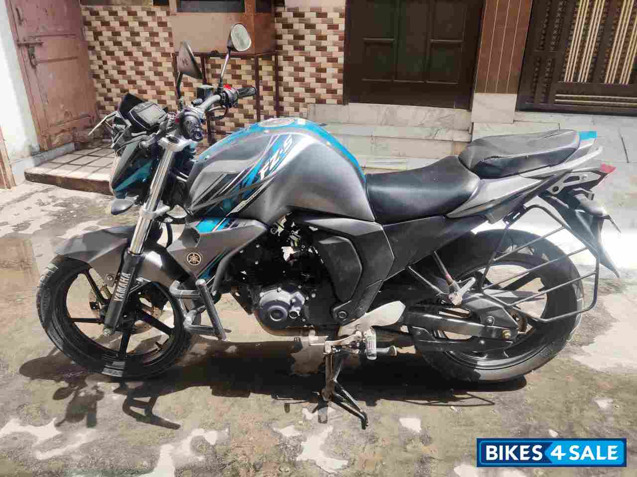 Hurricane Grey Yamaha FZ-S FI V2