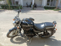 Black Royal Enfield Thunderbird 500