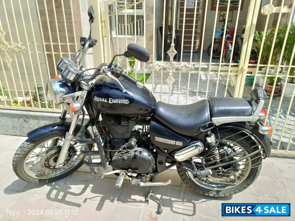 Black Royal Enfield Thunderbird 500
