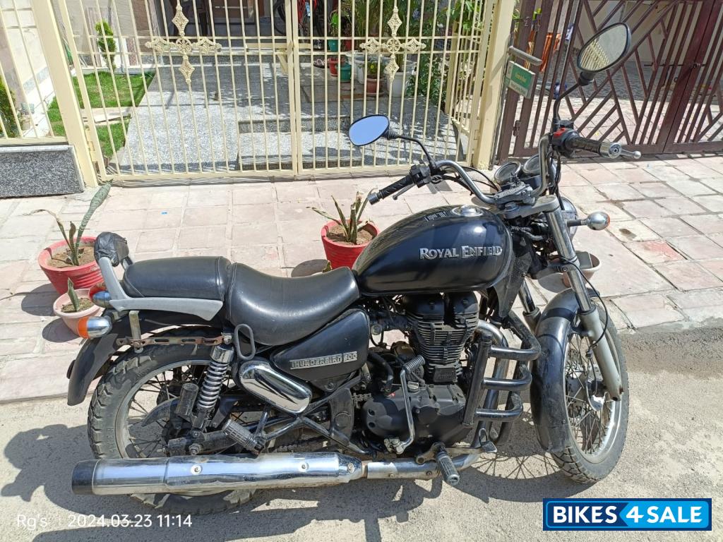 Black Royal Enfield Thunderbird 500