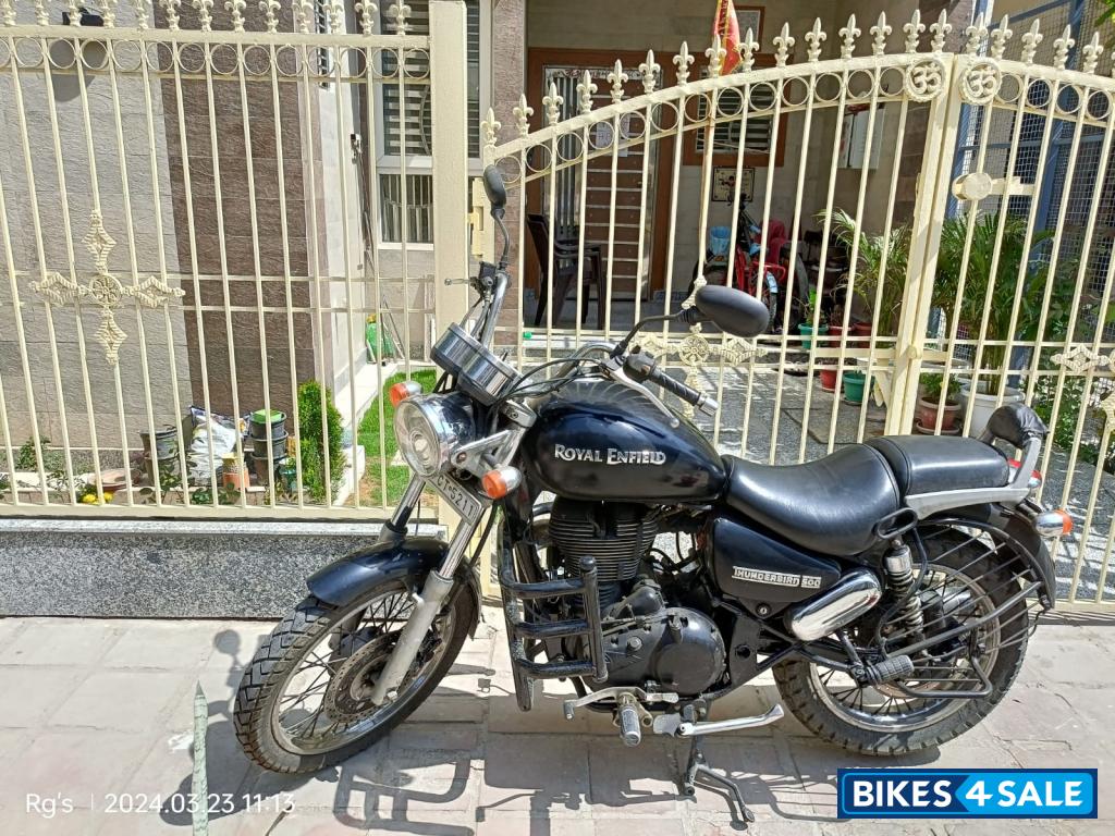Black Royal Enfield Thunderbird 500