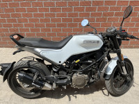 Ceramic White Husqvarna Vitpilen 250 2022