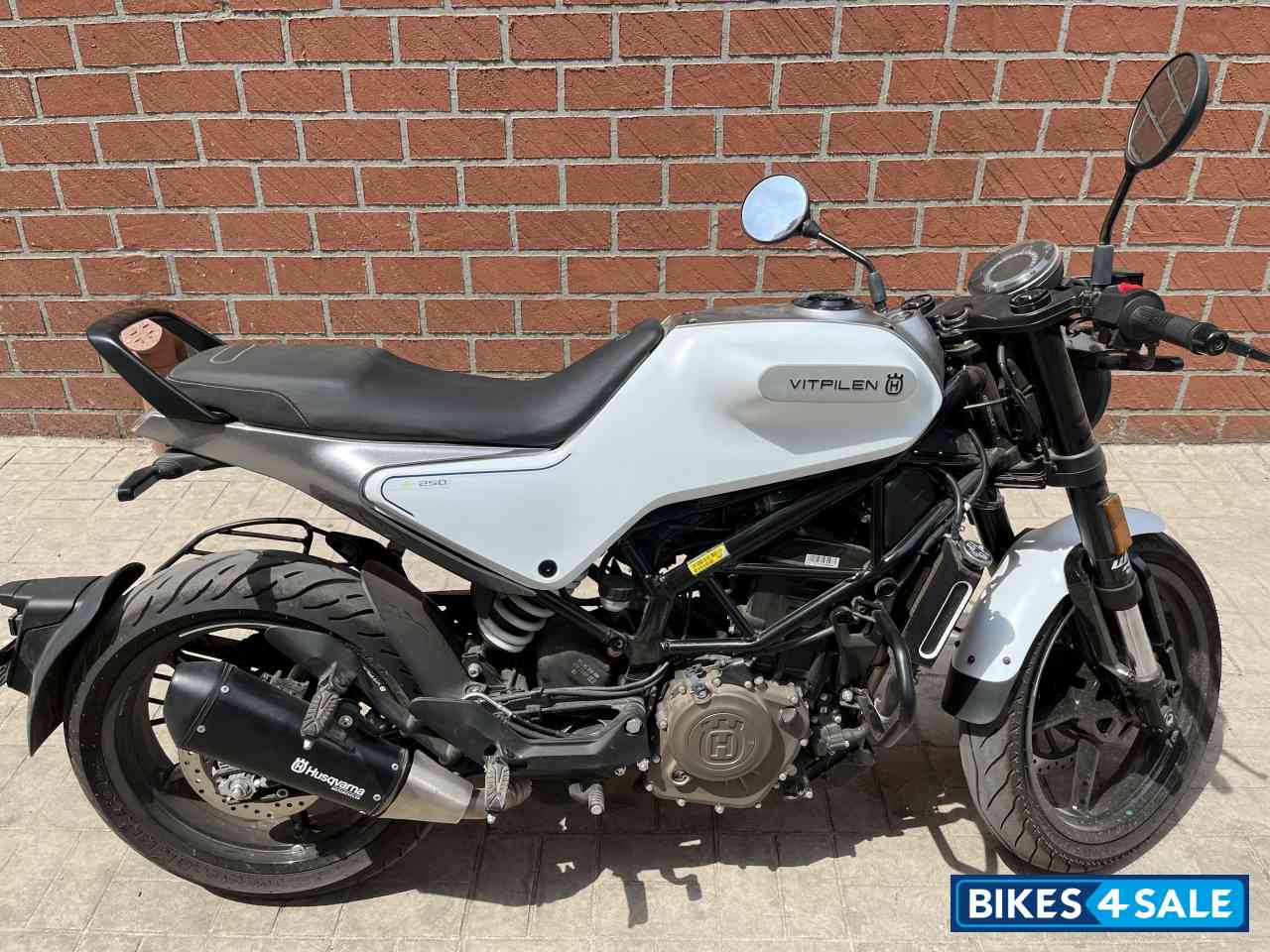 Ceramic White Husqvarna Vitpilen 250 2022