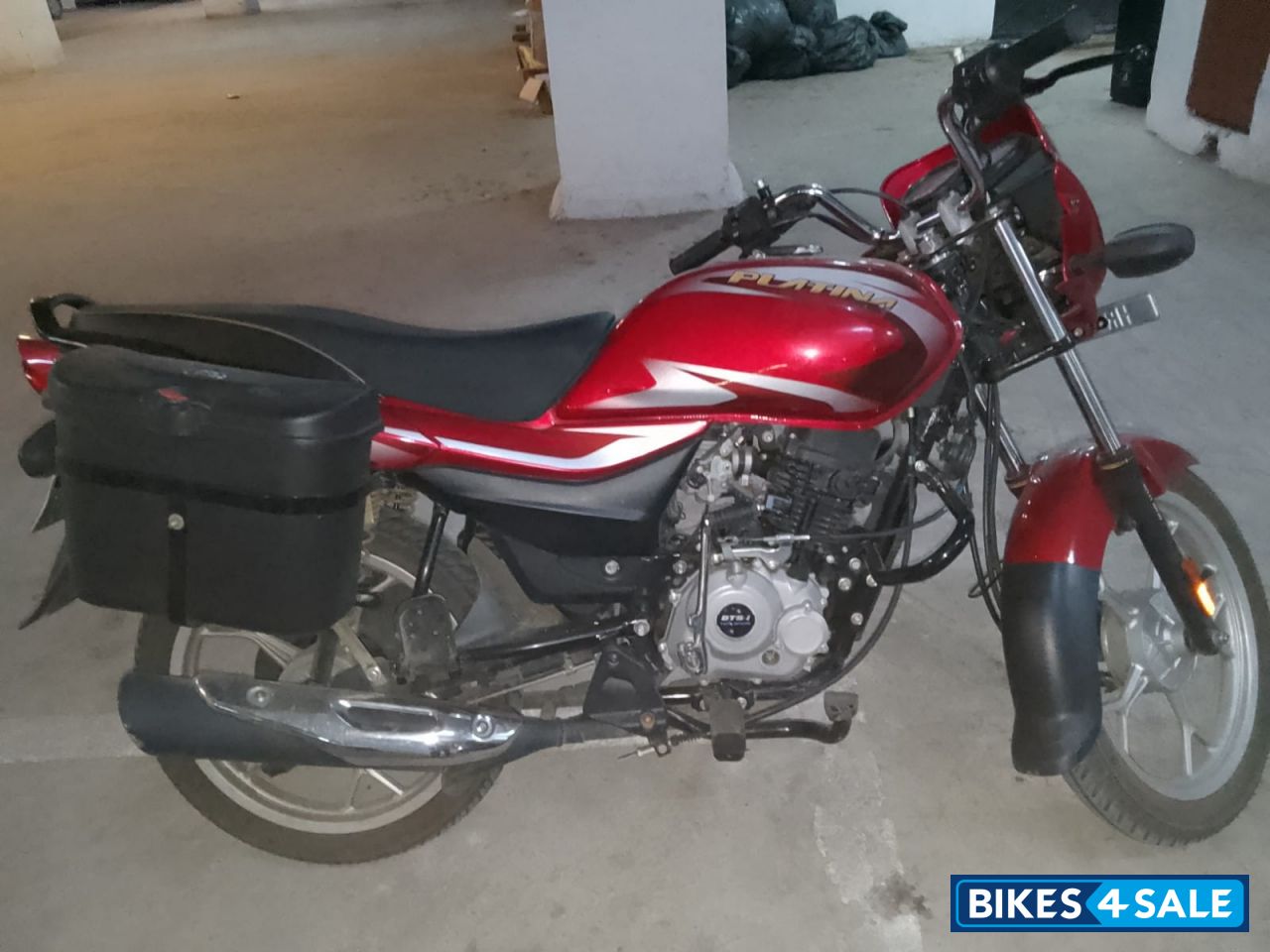 Red Bajaj Platina 100 ES