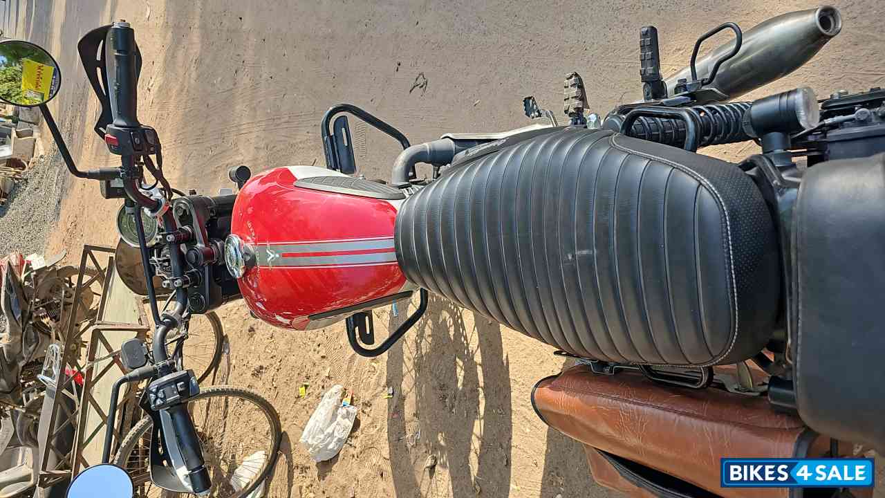 Yezdi Scrambler Dual Tone