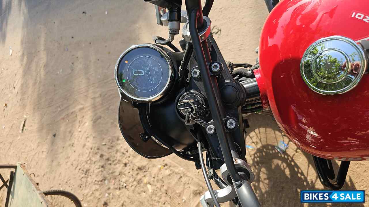 Yezdi Scrambler Dual Tone