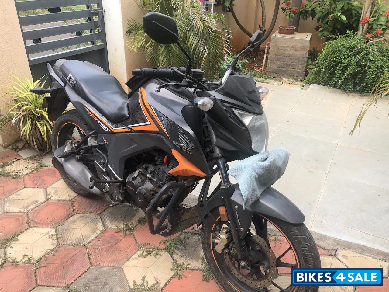 Honda CB Hornet 160R