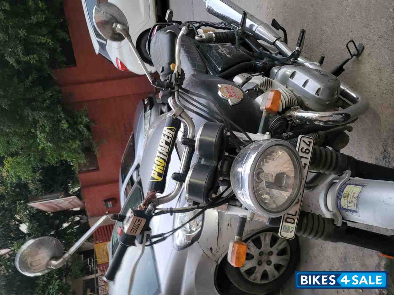 Black Royal Enfield Interceptor 650 Twin