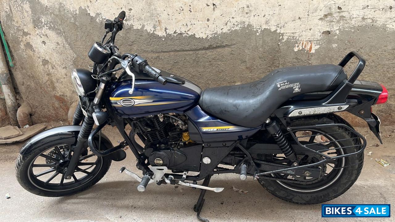 Blue Bajaj Avenger Street 150 Blue Bajaj Avenger Street 150