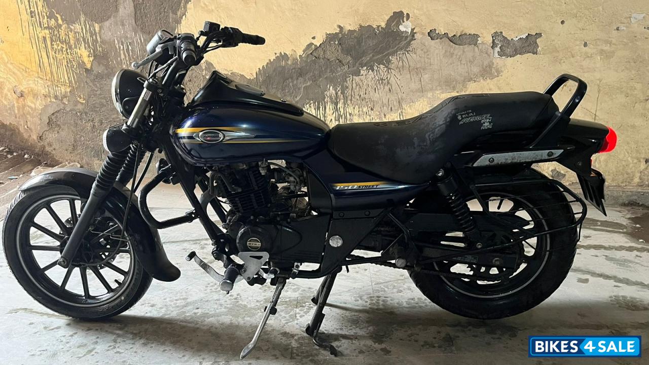 Blue Bajaj Avenger Street 150 Blue Bajaj Avenger Street 150