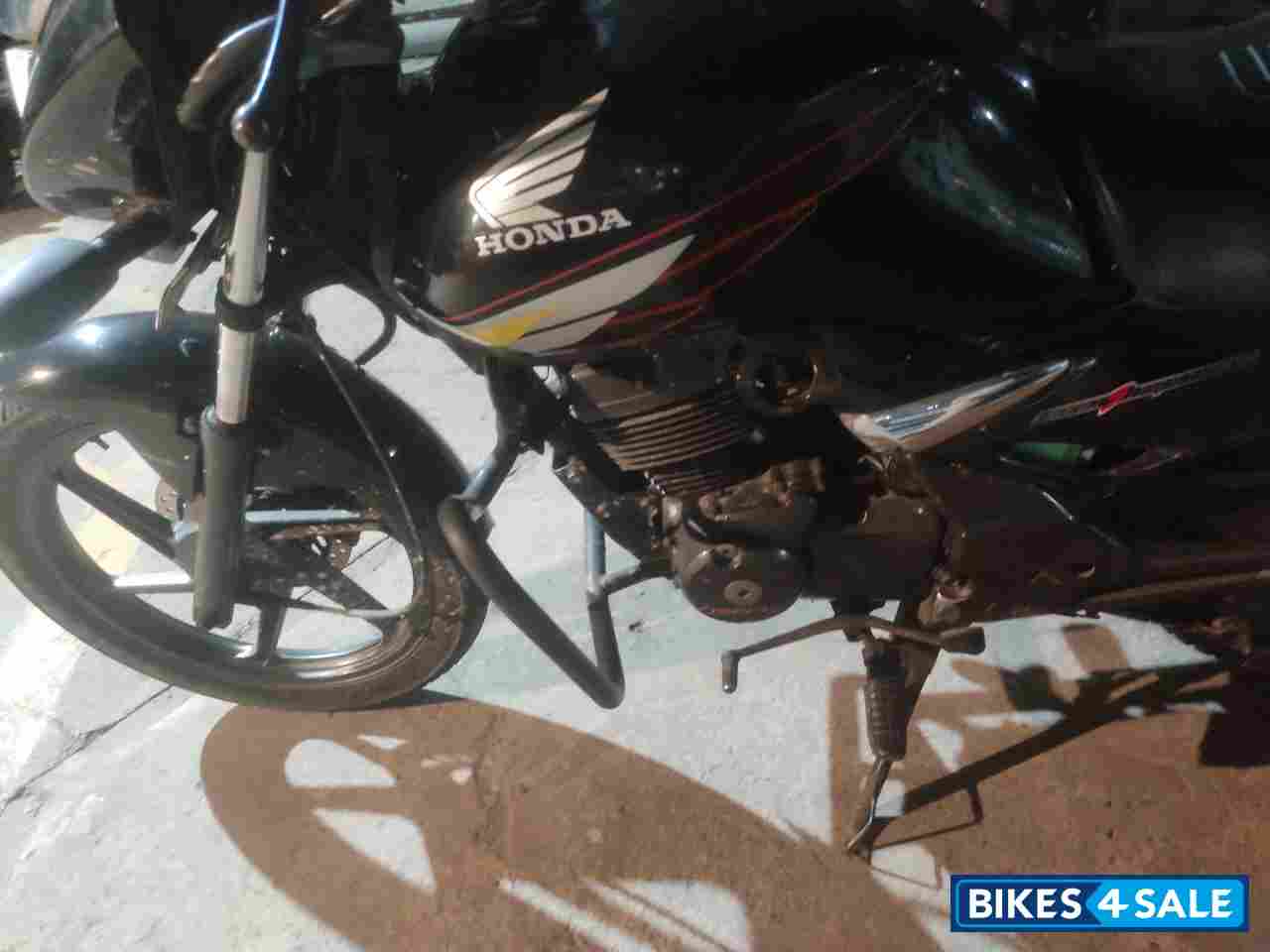 Black Honda CB Unicorn