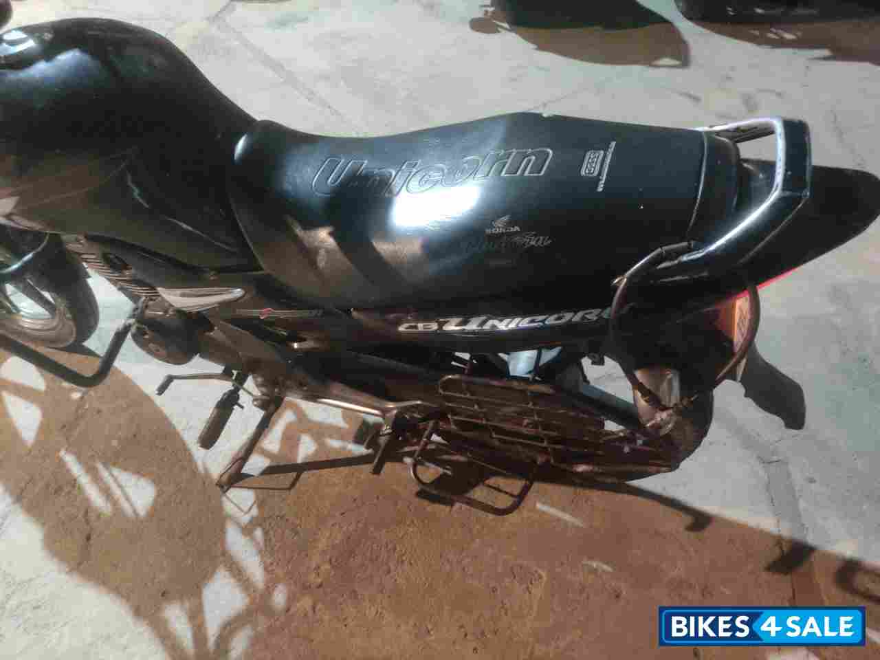 Black Honda CB Unicorn