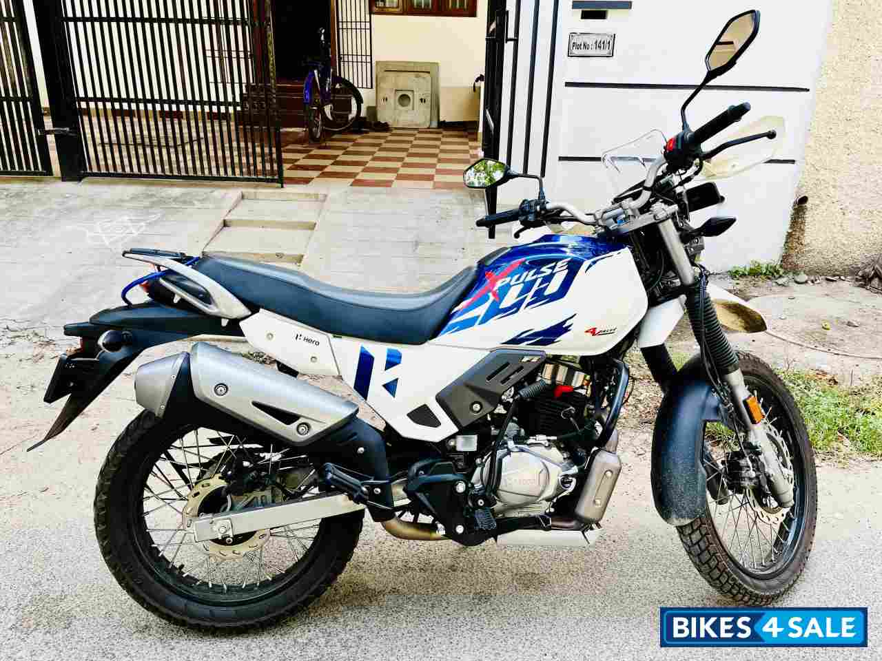 White And Blue Hero Xpulse 200 4V